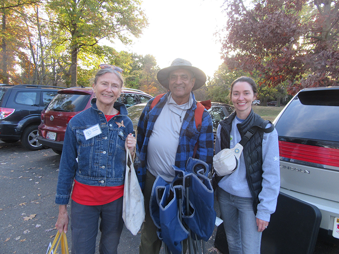 Carolyn_Gamble_and_Clarence_Monteiro_from_the_Friends_of_Dyke_Marsh_helped_with_the_event-_Michelle_Black_was_the_Blue_Star_Families_organizer-700.jpg